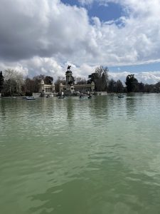 The lake in the middle of El Retiro Parc, the "central park" of Madrid.